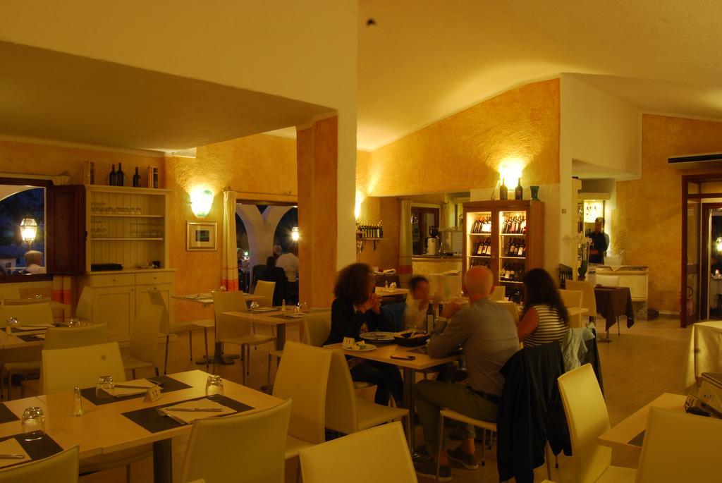 באיה סרדיניה Hotel Mon Repos מראה חיצוני תמונה